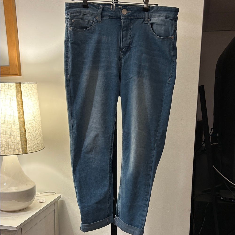 Women's Boyfriend Jeans in Mid Blue - Relaxed Fit